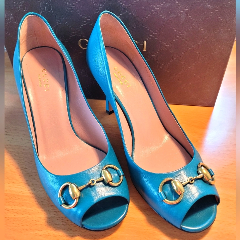 Gucci sandals 37